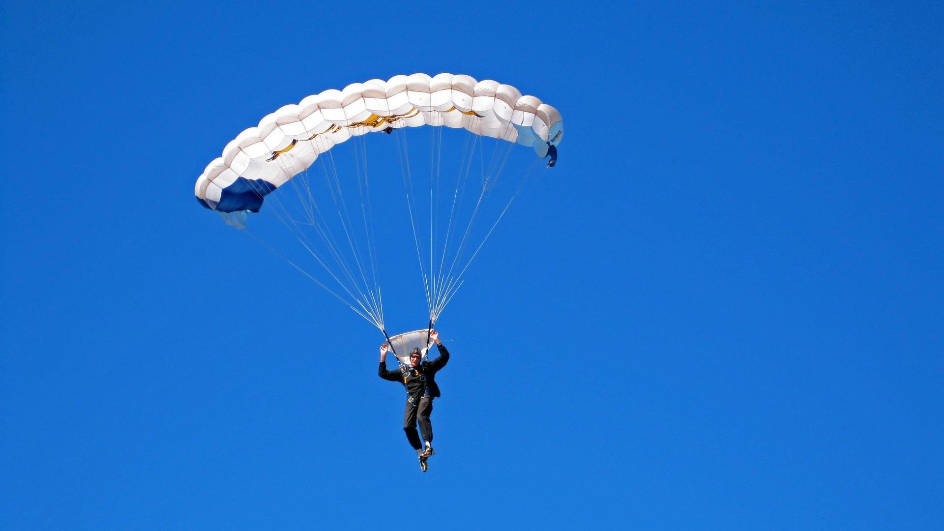 冠军球队球员携手社区开启青少年体育新篇章