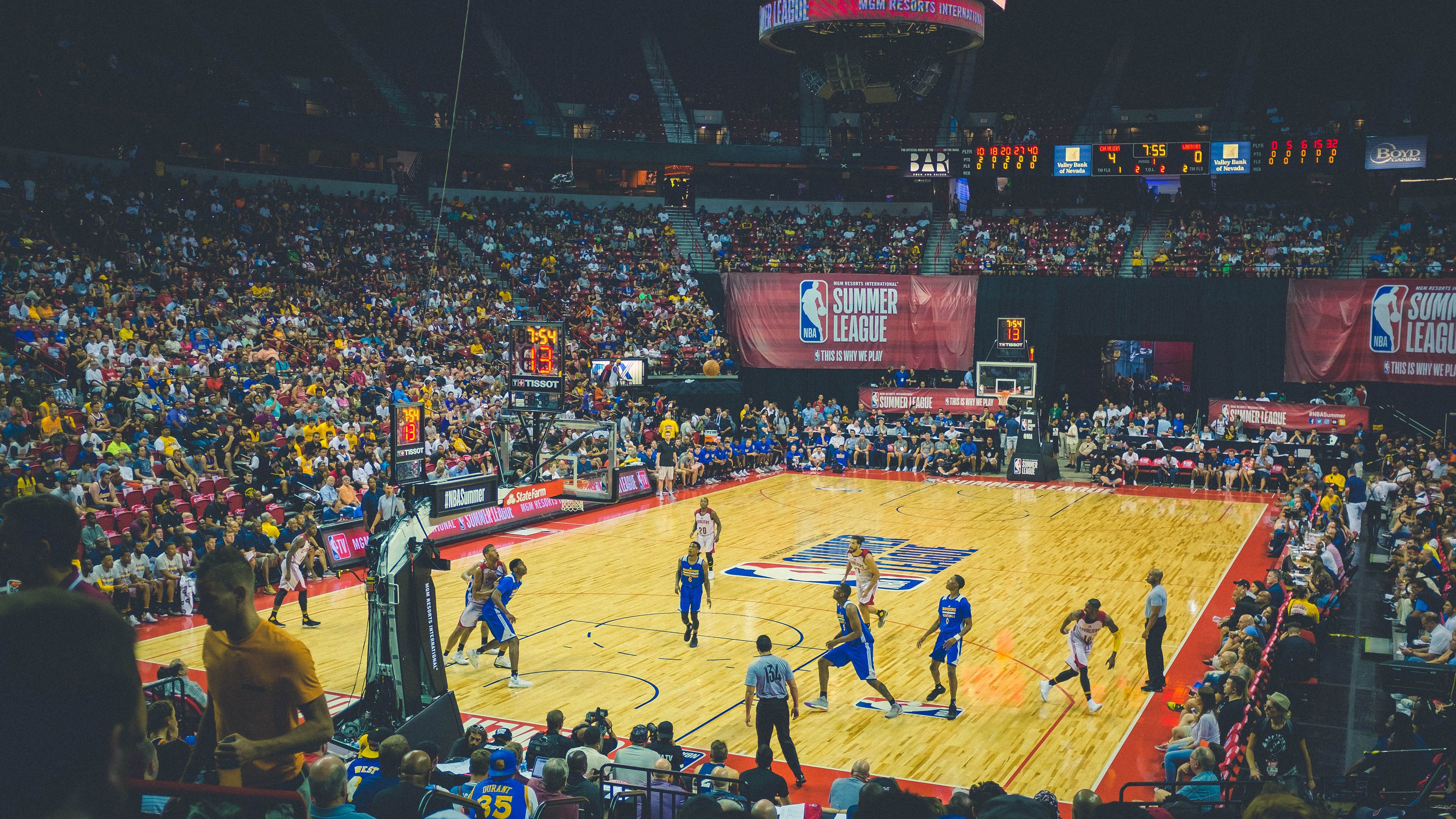 水球淘汰赛瑞士拼搏精神可嘉，水球夺冠